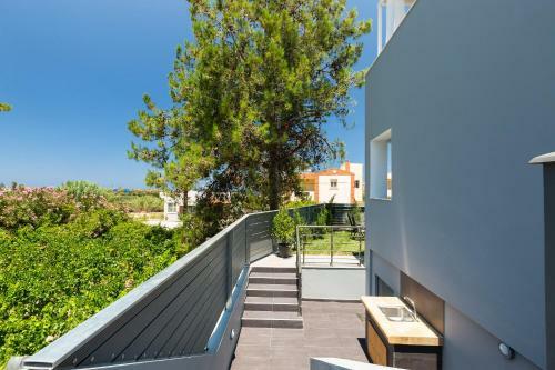 Nisos Villa, Walking Distance To The Beach & Shops!