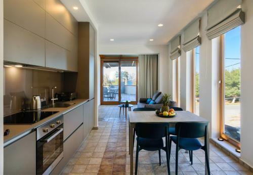 Xenios Dias Luxury Apartments With Sea View