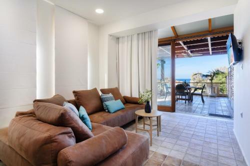 Xenios Dias Luxury Apartments With Sea View