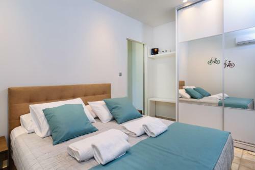 Xenios Dias Luxury Apartments With Sea View