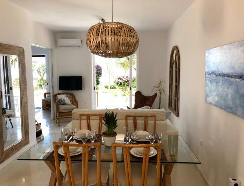 Aqua Seafront Beach House With Garden