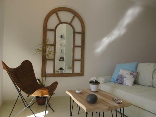 Aqua Seafront Beach House With Garden