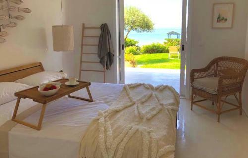 Aqua Seafront Beach House With Garden