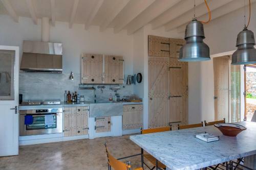 Villa Ester - Heated Pool & Jacuzzi, Tennis Court, Sauna