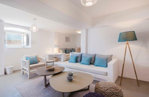 Bohemian Blue Villa - 7 Bdrm - Beach In 200m - Mg Villas