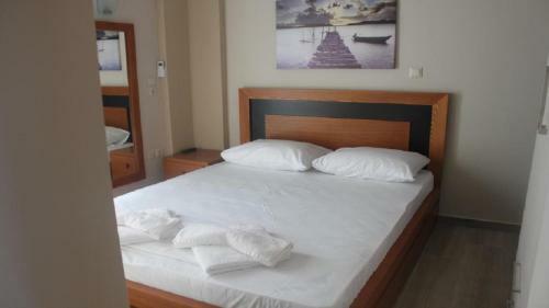 Manos Luxury Villas