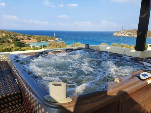 Villa Azure Sea, Istron