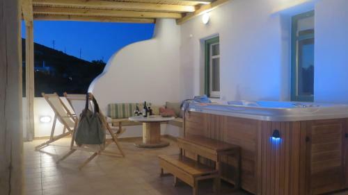 Youkali In Stelida - Naxos