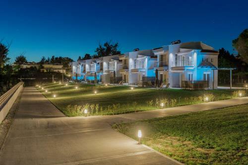 Hotel V Luxury Apartments Posidi