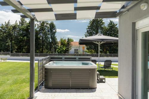 Hotel V Luxury Apartments Posidi