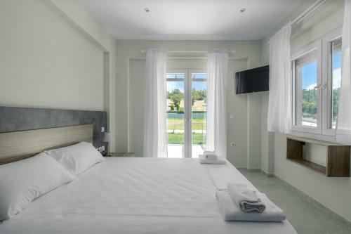 Hotel V Luxury Apartments Posidi