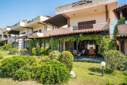 Eirinis House