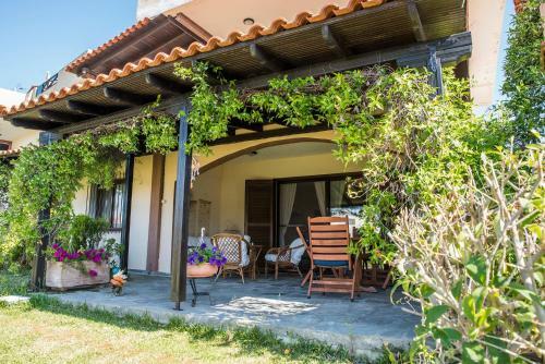 Eirinis House