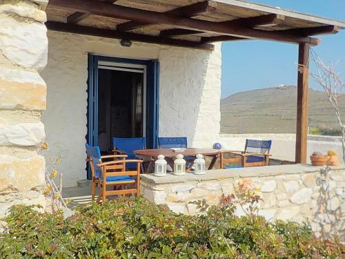 Cozy Cottage With Shared Pool At Marchello Beach