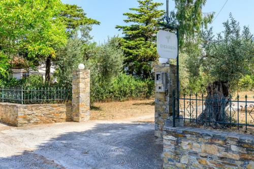 Skopelos Evergreen Apartments