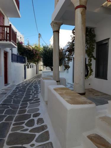 Traditional Spacious Villa With Amazing Sea View