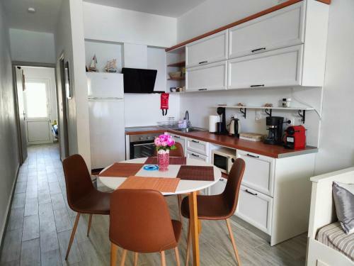 Sea Sound Haraki Apartment