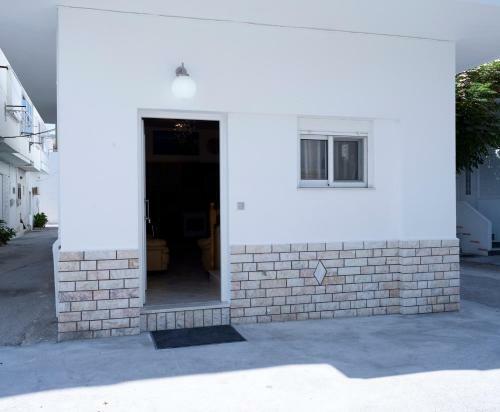 Haraki Beach Mediterranean Retreat