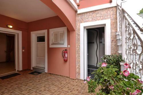 Angela Pool Apartments
