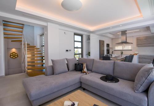 Imperium Luxury Villas-sauna, Jacuzzi & Heated Pool
