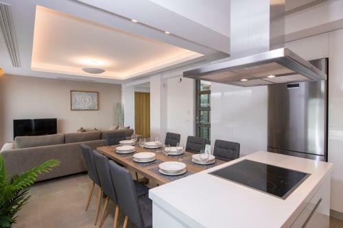 Imperium Luxury Villas-sauna, Jacuzzi & Heated Pool