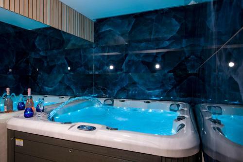 Imperium Luxury Villas-sauna, Jacuzzi & Heated Pool