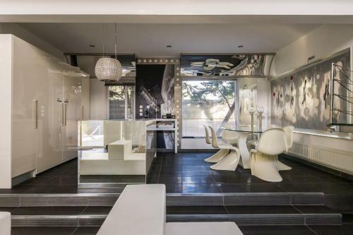 Villa Bond With Private Swimming Pool And Spa