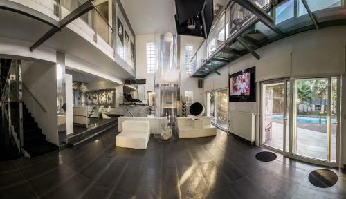 Villa Bond With Private Swimming Pool And Spa