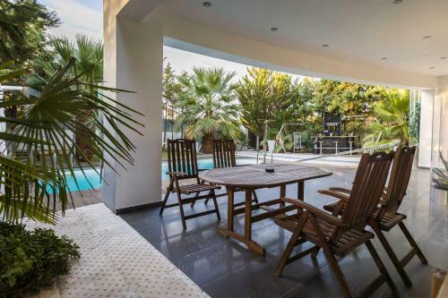 Villa Bond With Private Swimming Pool And Spa