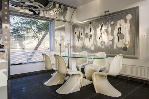 Villa Bond With Private Swimming Pool And Spa