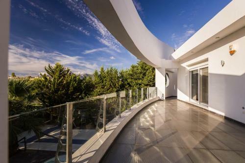 Villa Bond With Private Swimming Pool And Spa