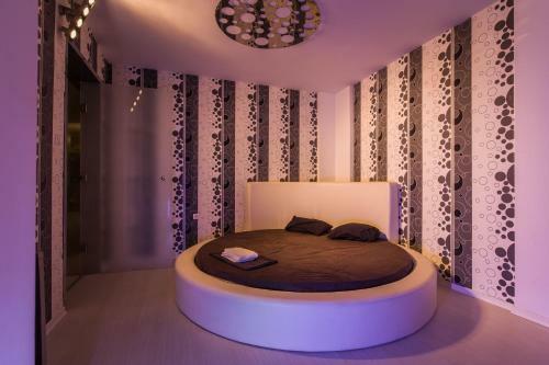 Villa Bond With Private Swimming Pool And Spa