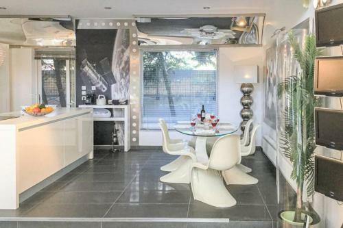 Villa Bond With Private Swimming Pool And Spa