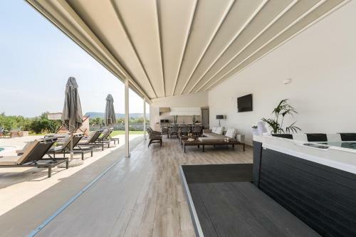 Villa Aelia Residence, A Luxurious Pampering Experience!