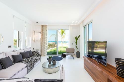 La Casa Di Mare, Luxury Beach Front Villa!