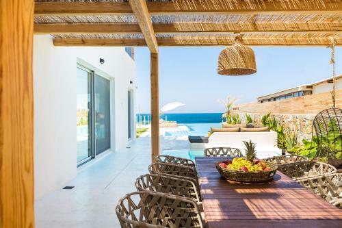 La Casa Di Mare, Luxury Beach Front Villa!