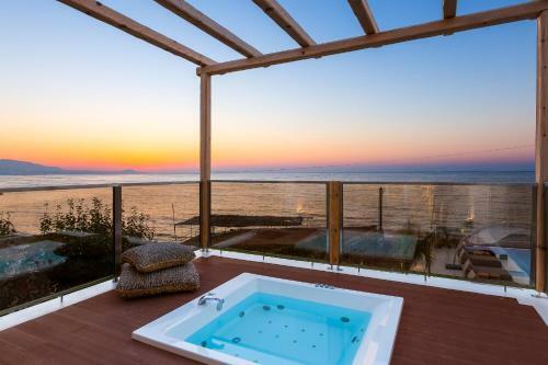La Casa Di Mare, Luxury Beach Front Villa!