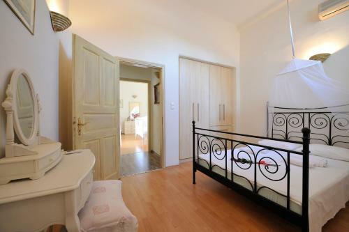 Parian Holiday Villas