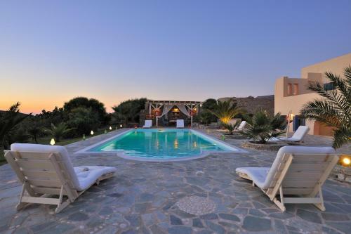 Parian Holiday Villas