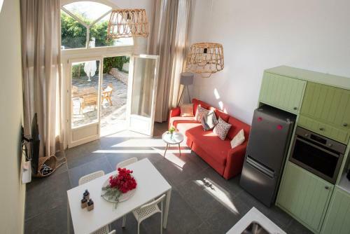 Sandy Feet - Beachfront Loft Apartment