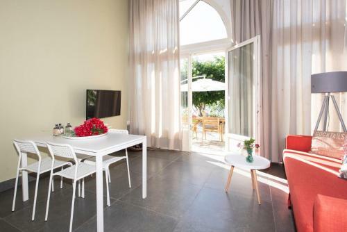 Sandy Feet - Beachfront Loft Apartment