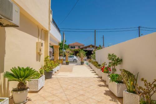 Sunbliss Studios & Apartments
