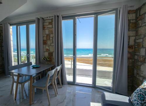 Golden Dolphin Studios & Apartments