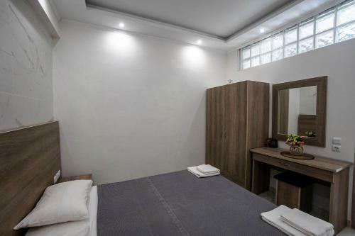 Golden Dolphin Studios & Apartments