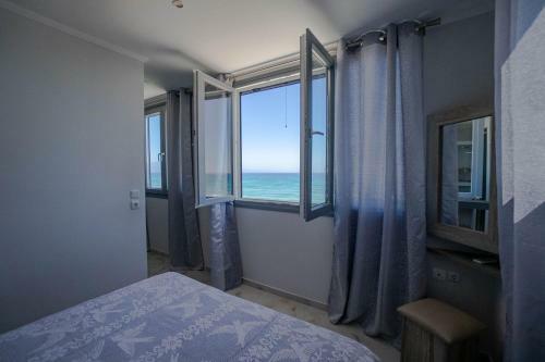 Golden Dolphin Studios & Apartments