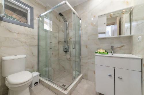 Golden Dolphin Studios & Apartments