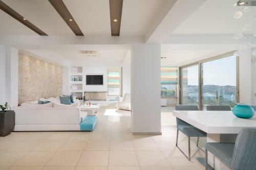 Villa Caldera Blue