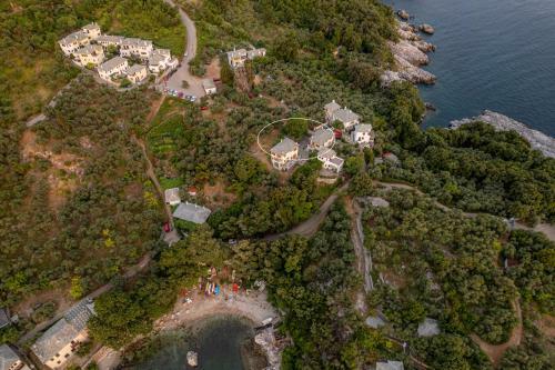 Lemon House For Big Family In Damouchari