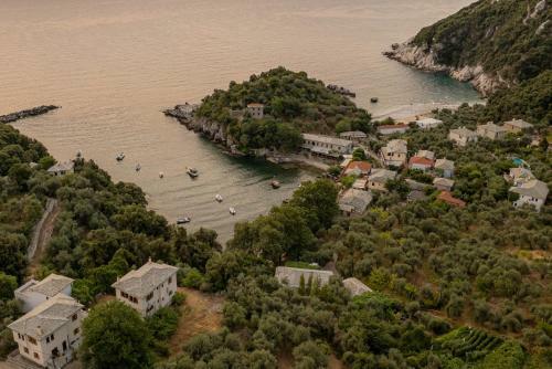 Lemon House For Big Family In Damouchari