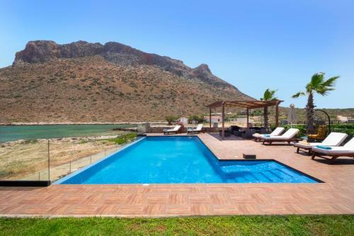 Villa Stavros Beachfront Homeleader